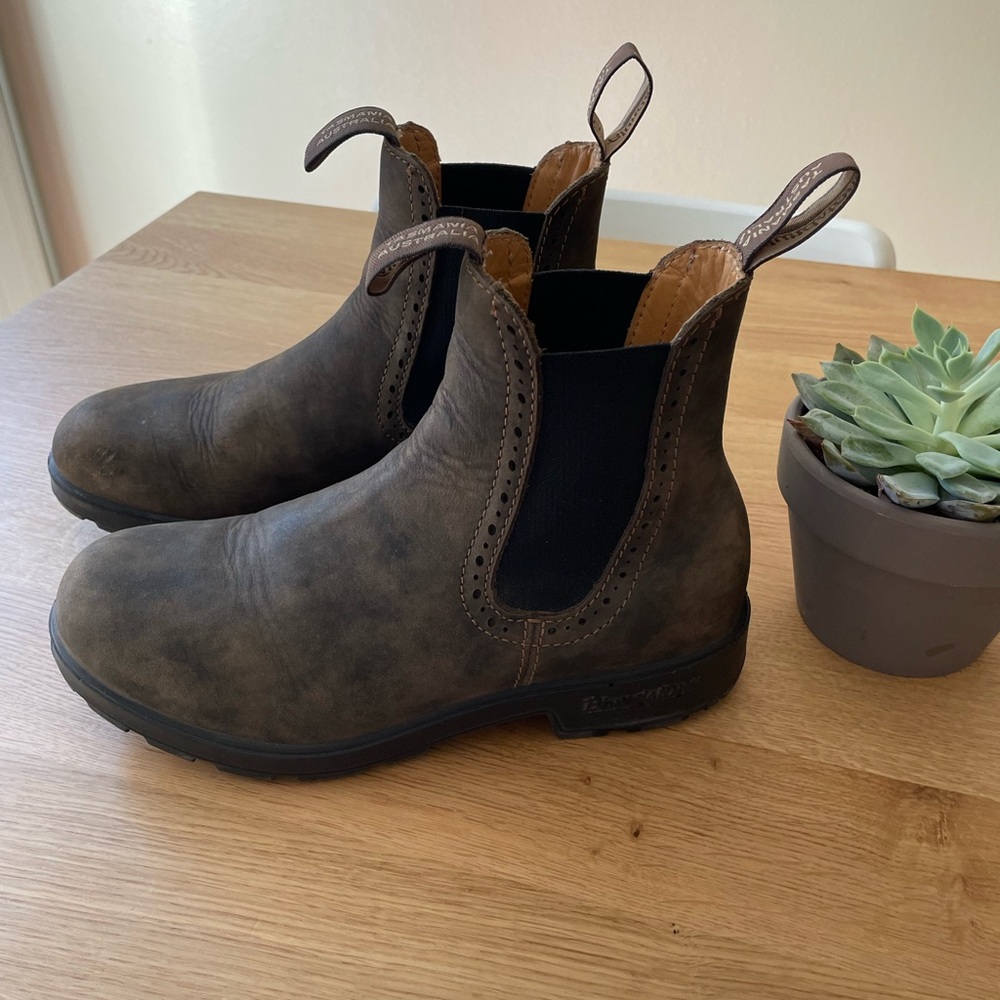 Blundstone women’s original high top boots in rustic brown #1351.